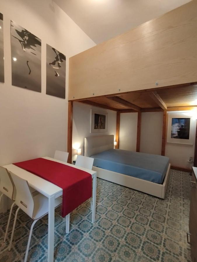 Casa Merisi Al Centro Storico Di Napoli Exterior photo